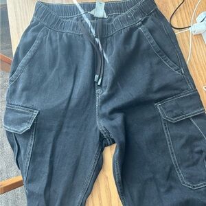 Men’s black cargo jeans